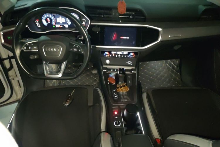 Audi Q3 2020 car image #7