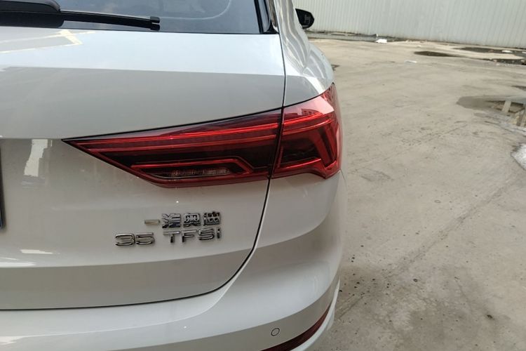 Audi Q3 2021 car image #8