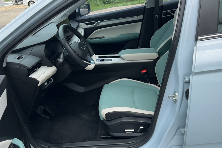 GEELY Emgrand L HiP 2022 car image #18