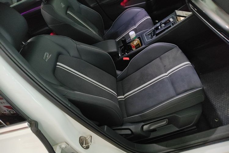 Volkswagen Golf 2021 car image #24