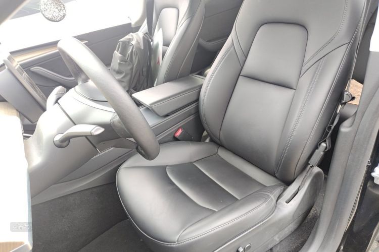 Tesla Model Y 2021 car image #17