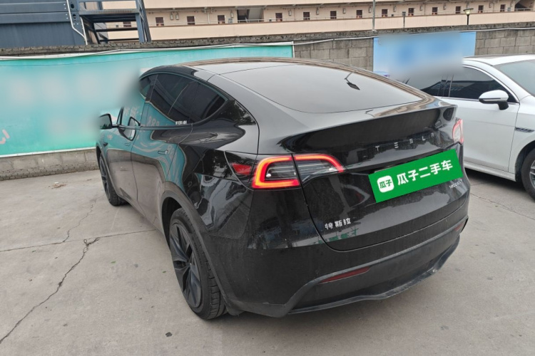 Tesla Model Y 2023 #5 Tesla Model Y 2023 car image #5