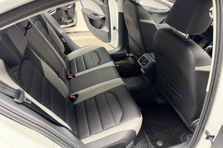 Volkswagen Bora 2023 car image #12