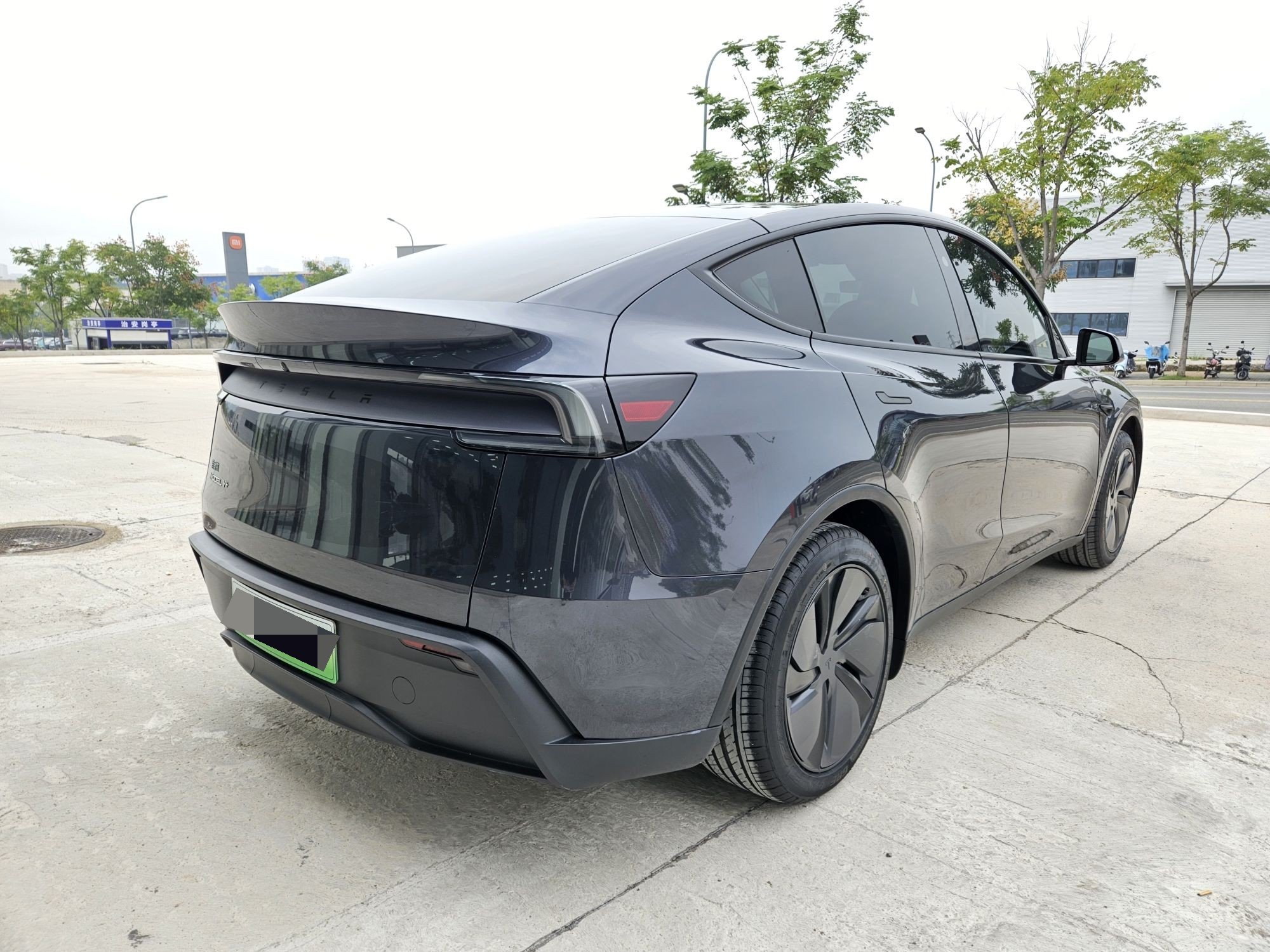 Tesla Model Y 2025 صورة سيارة #6