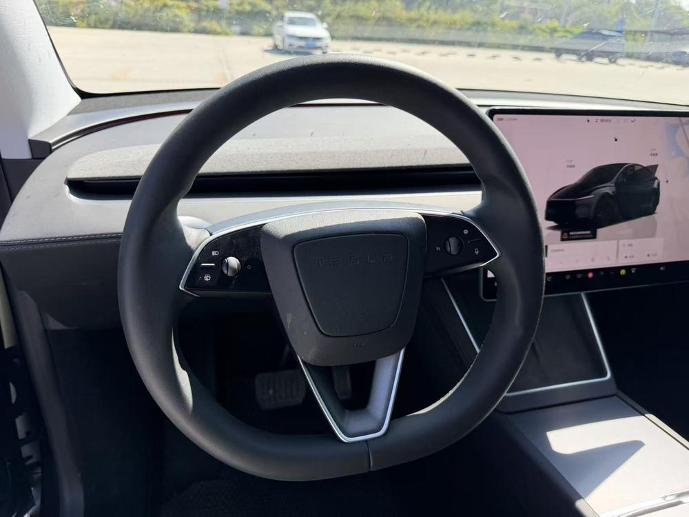 Tesla Model Y 2025 #9 Tesla Model Y 2025 car image #9