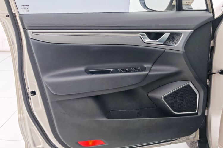 GEELY Emgrand GS 2018 immagine di auto #17
