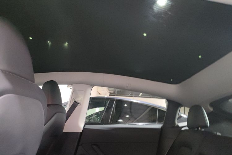 Tesla Model Y 2022 immagine di auto #18