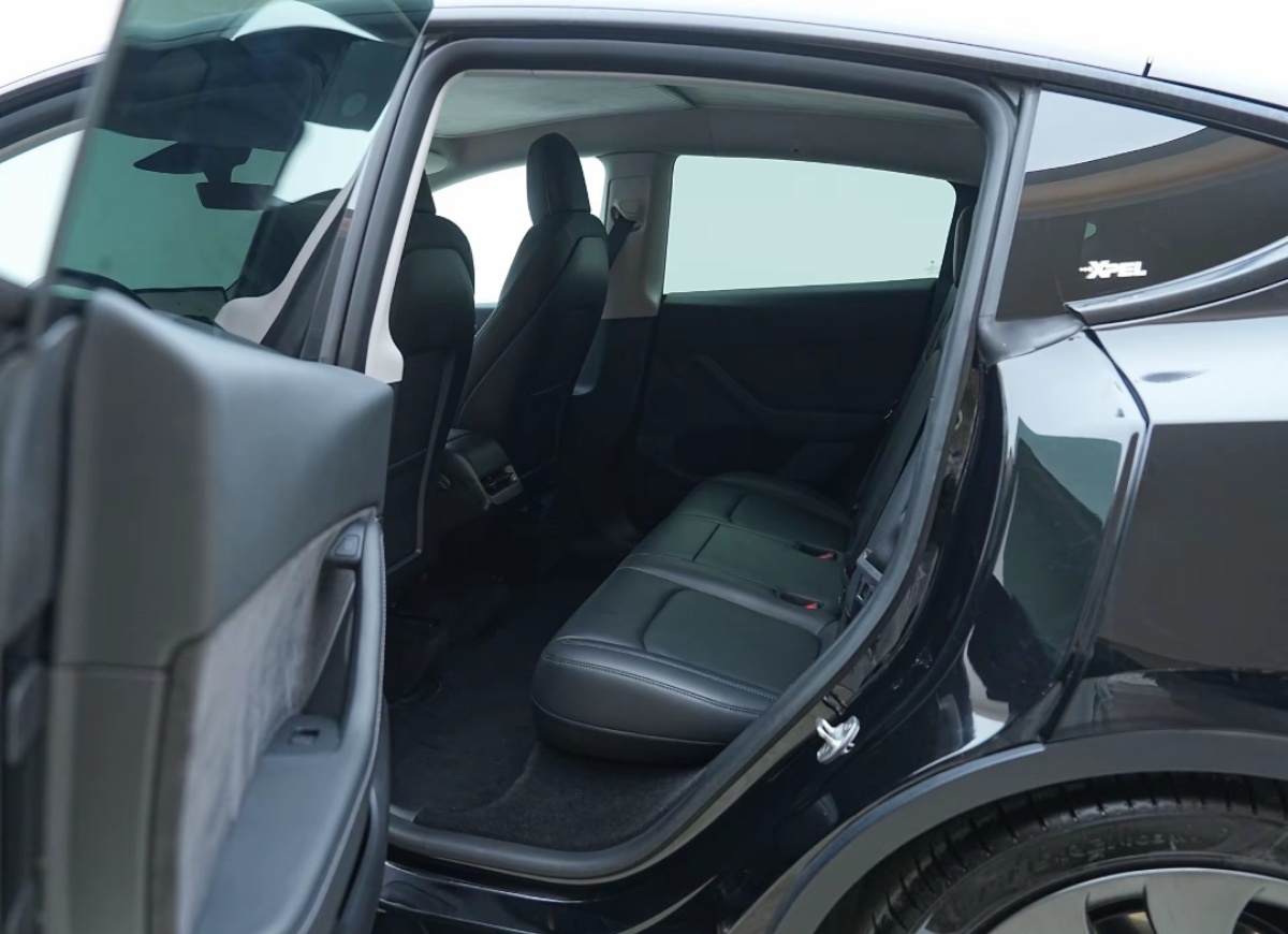 Tesla Model Y 2022 car image #7