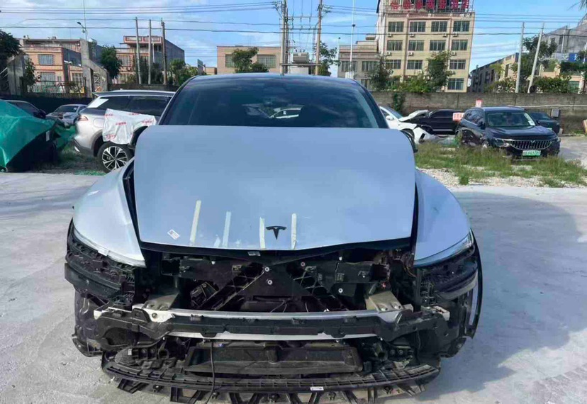 Tesla Model Y 2025 car image #13