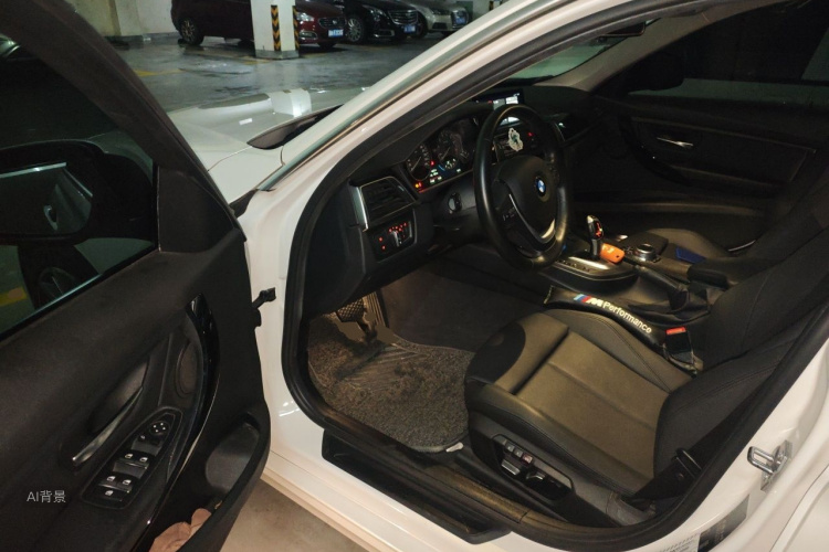 BMW 3 Series 2019 car image #18