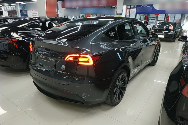 Tesla Model Y 2024 #7 Tesla Model Y 2024 car image #7