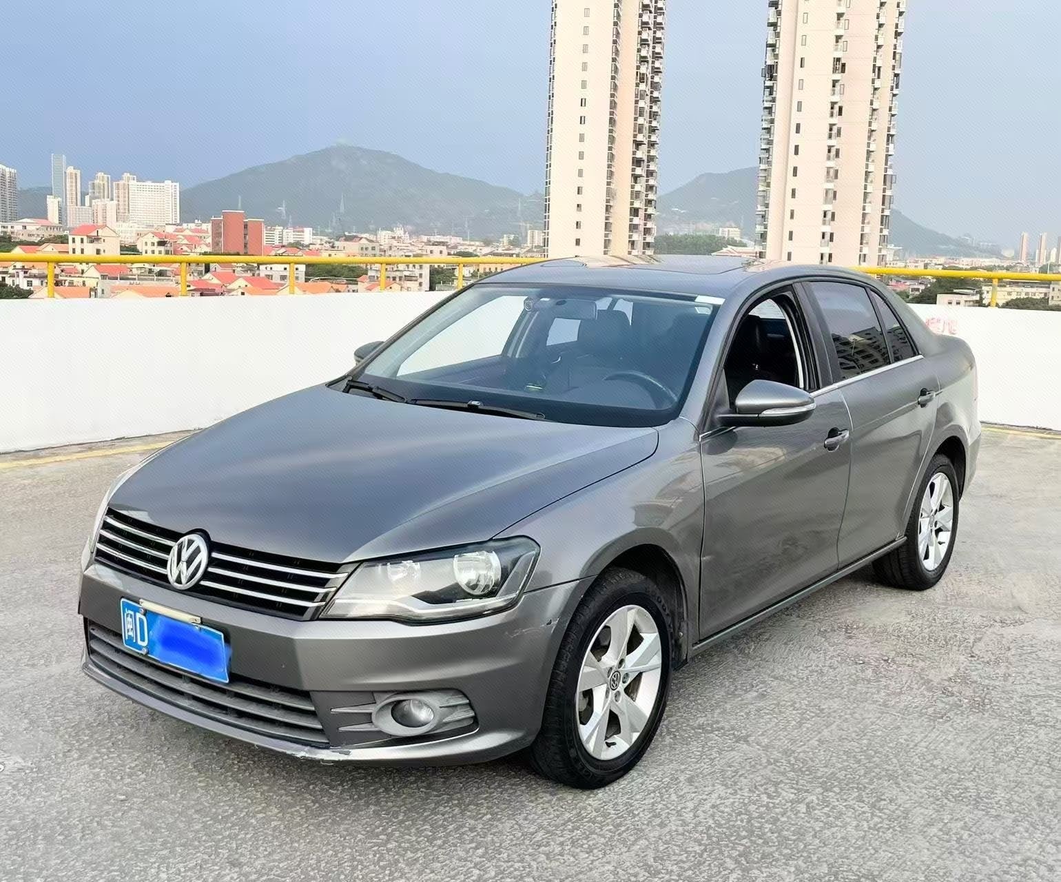 Volkswagen Bora 2013 car image 