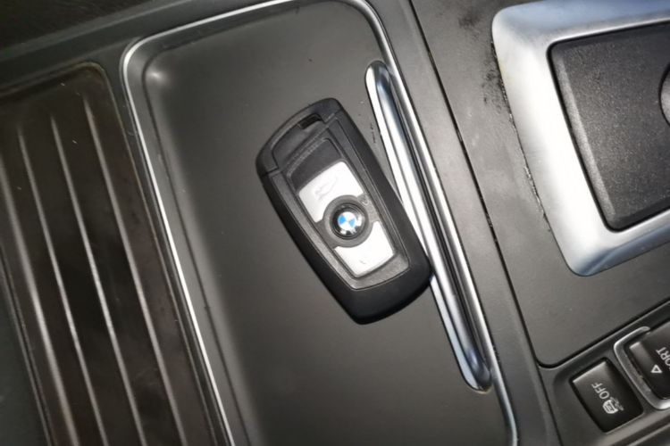 BMW 3 Series 2017 car image #9