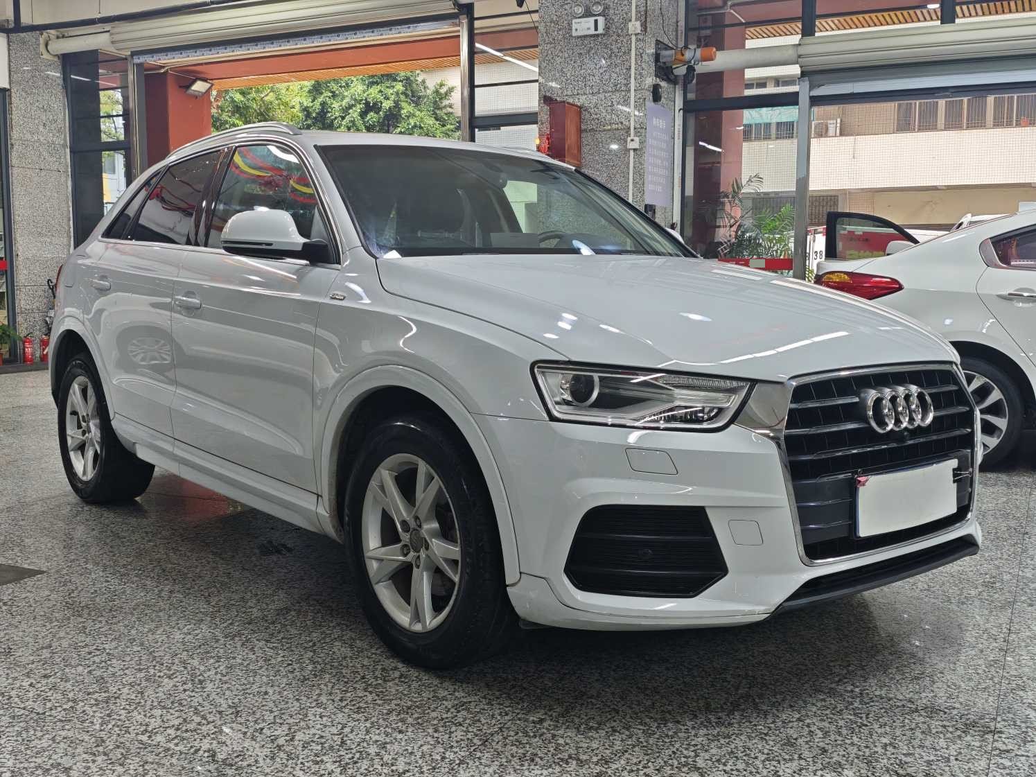 Audi Q3 2018 immagine di auto #3
