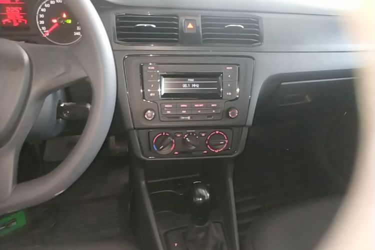 Volkswagen Santana 2017 car image #13