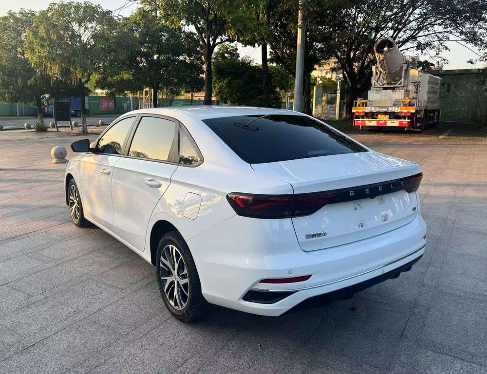 GEELY Emgrand 2023 #4 GEELY Emgrand 2023 car image #4