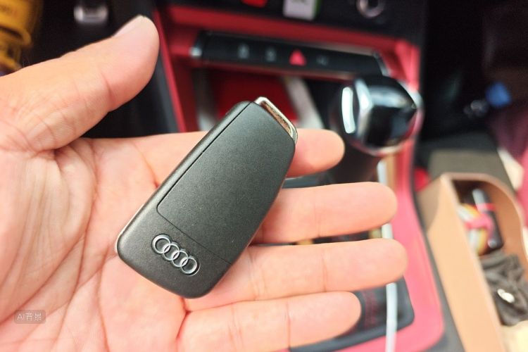 Audi Q3 2020 car image #10