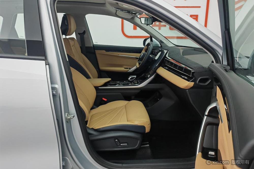 GEELY Boyue L 2023 car image #18