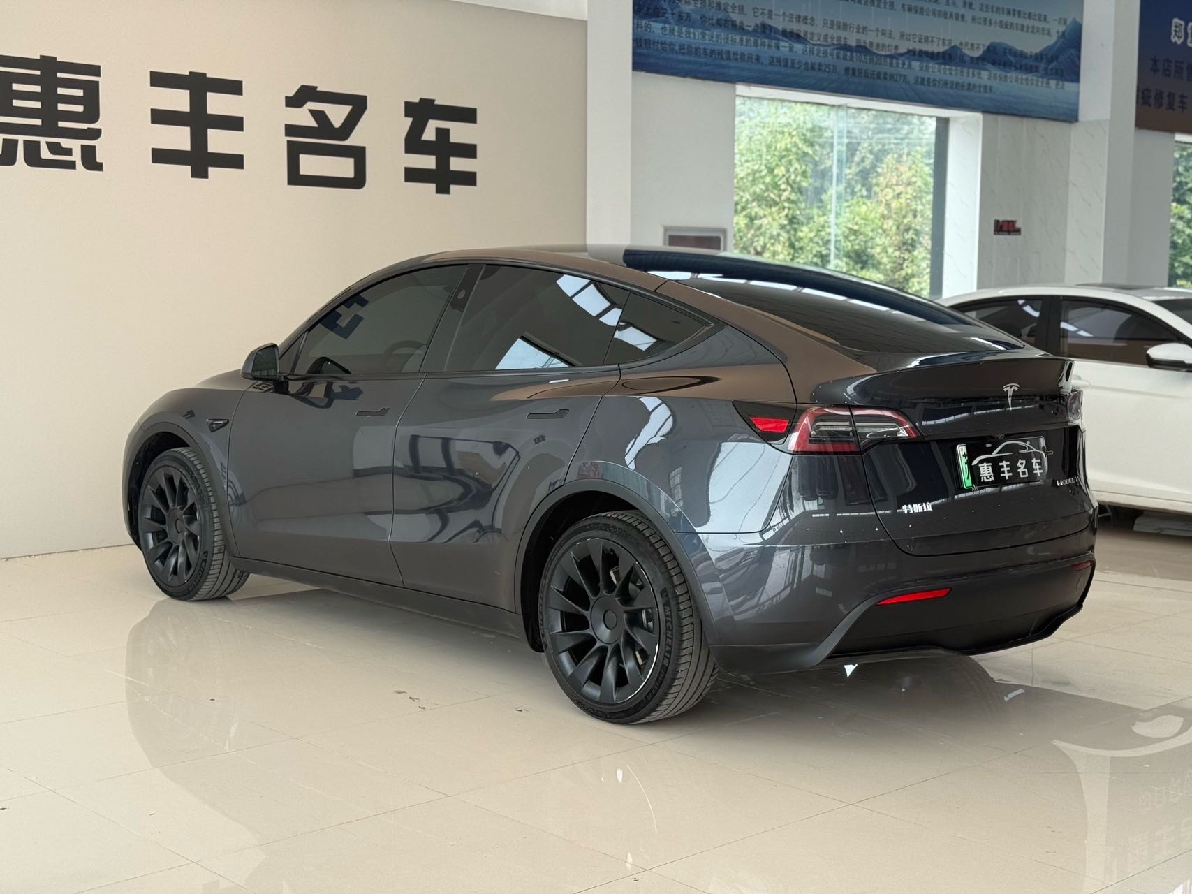 Tesla Model Y 2024 #4 Tesla Model Y 2024 car image #4