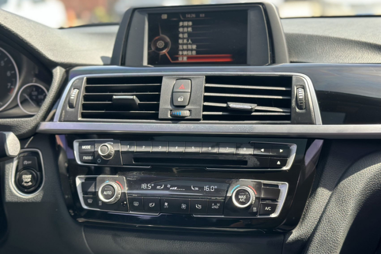 BMW 3 Series 2017 car image #24