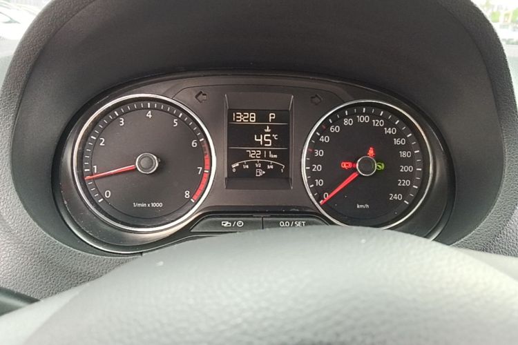 Volkswagen Polo 2016 car image #12
