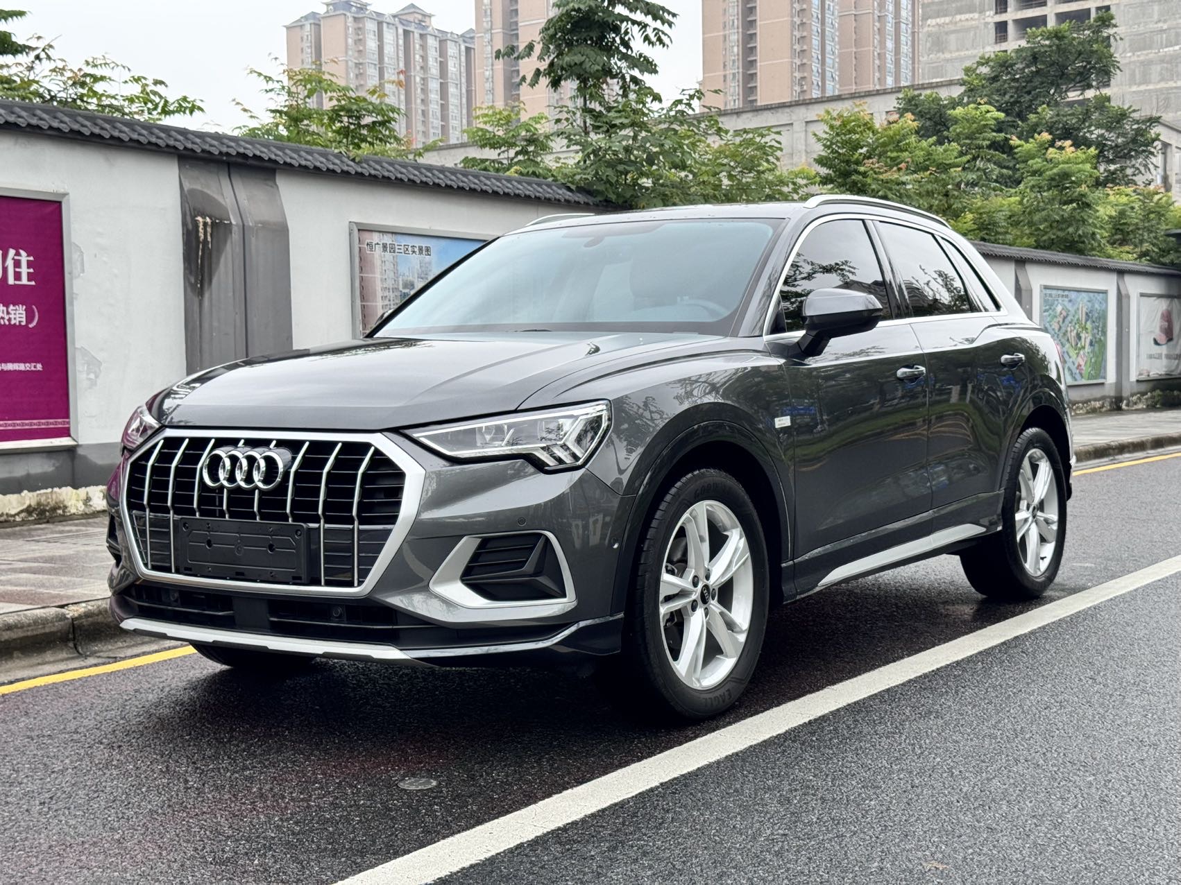 Audi Q3 2022 car image 