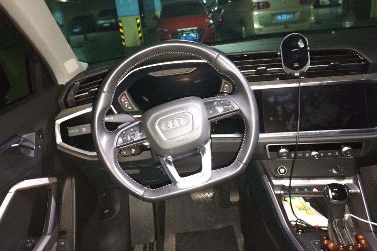 Audi Q3 2022 car image #11