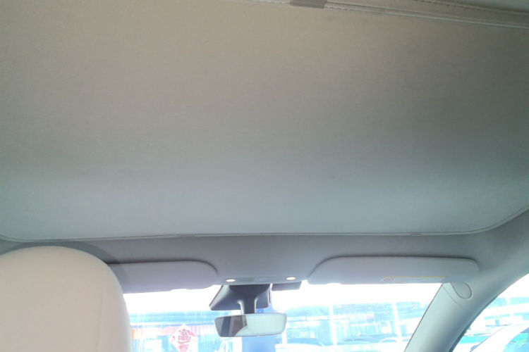 Tesla Model Y 2021 car image #18