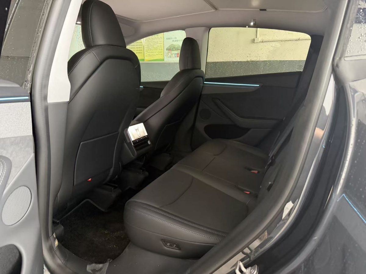 Tesla Model Y 2025 #5 Tesla Model Y 2025 car image #5