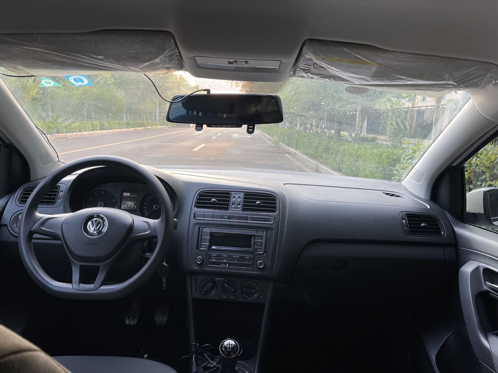 Volkswagen Polo 2016 car image #9