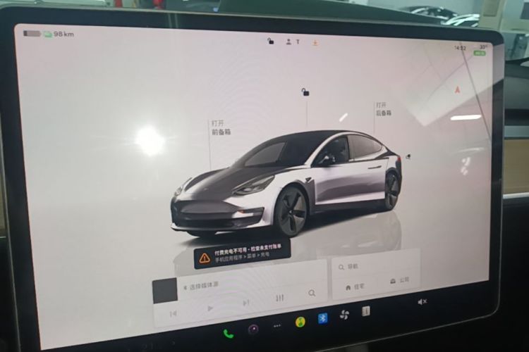 Tesla Model 3 2023 car image #13