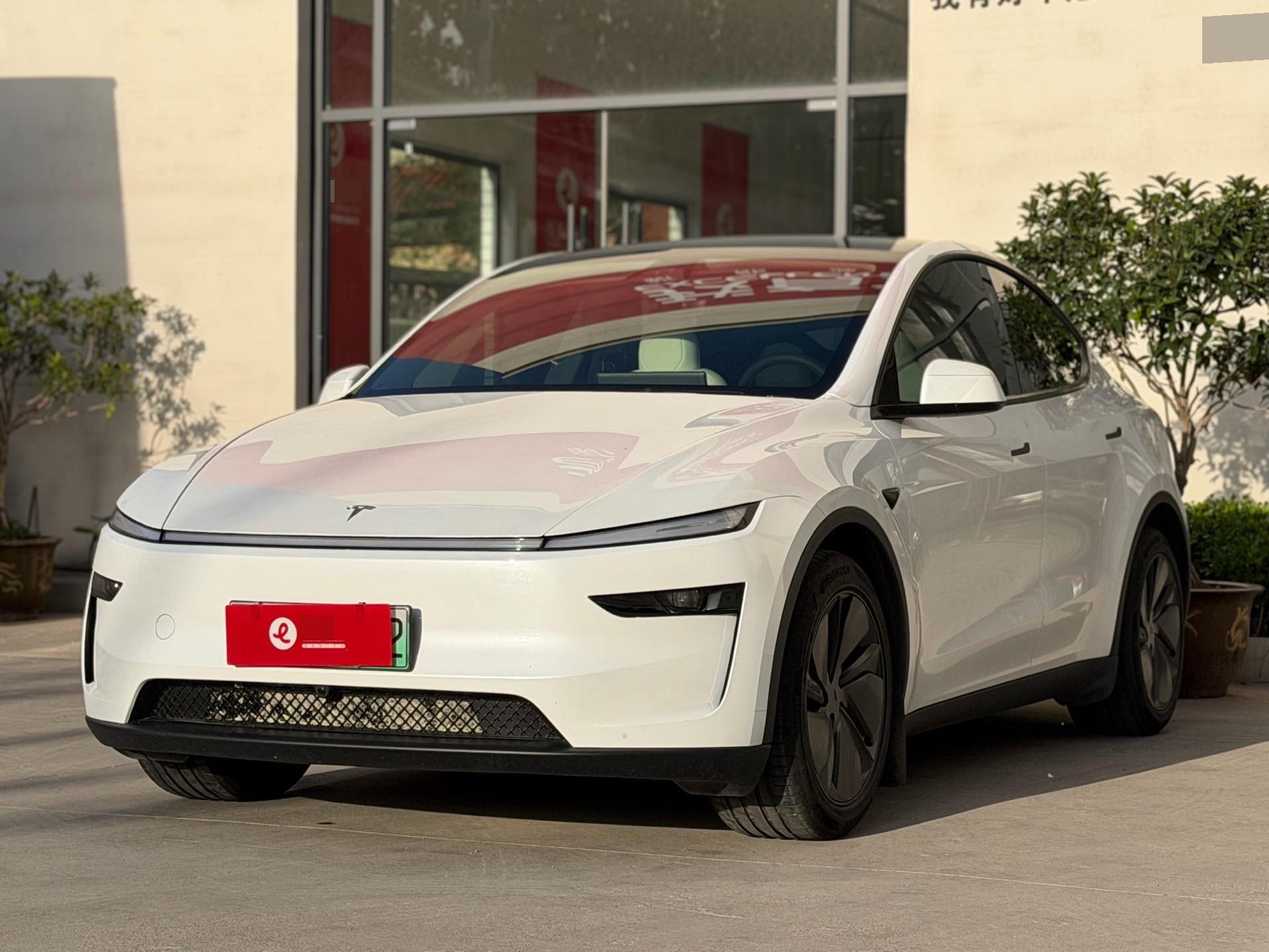 Tesla Model Y 2025 Tesla Model Y 2025 car image