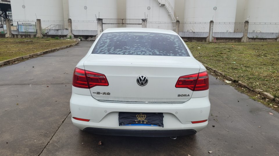Volkswagen Bora 2014 car image #11