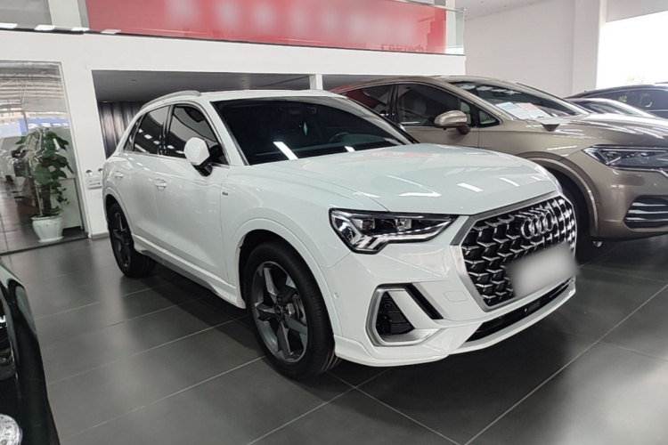 Audi Q3 2023 immagine di auto #4