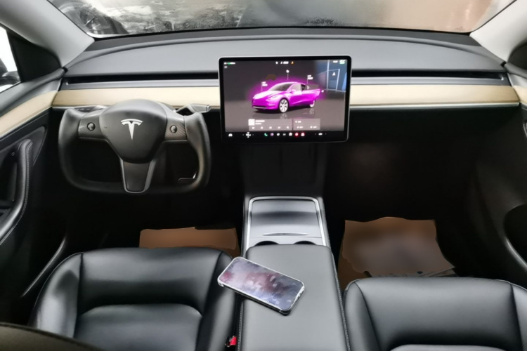 Tesla Model Y 2023 #10 Tesla Model Y 2023 car image #10