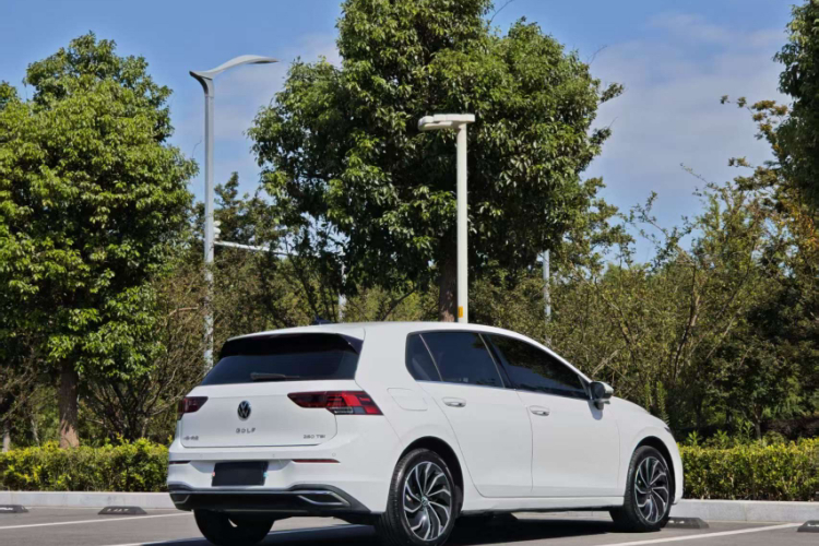 Volkswagen Golf 2023 #9 Volkswagen Golf 2023 car image #9