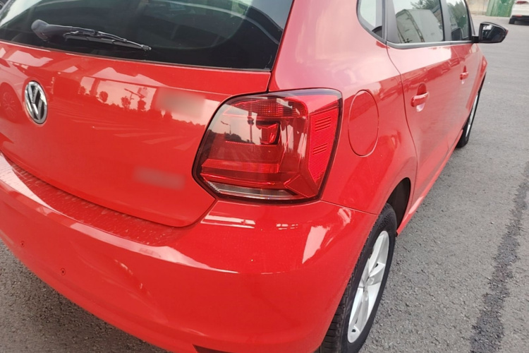 Volkswagen Polo 2015 car image #8