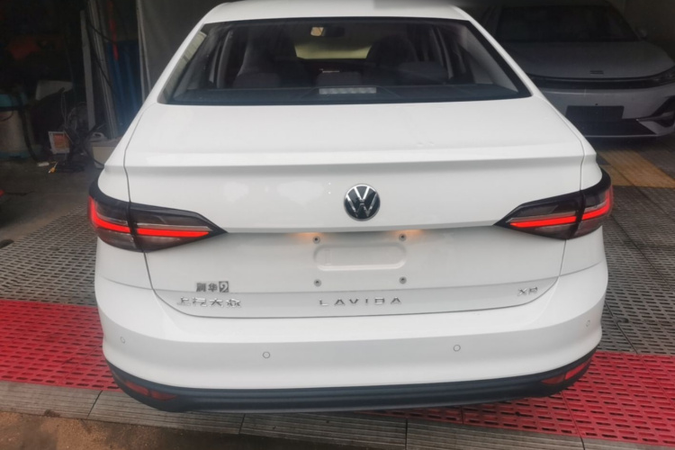 Volkswagen Lavida 2026 car image #6