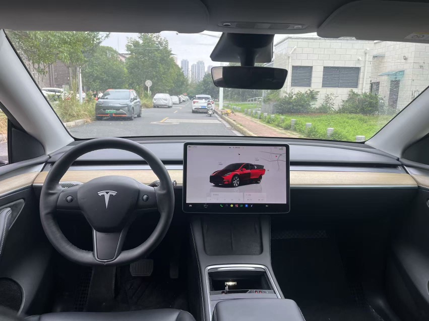 Tesla Model Y 2023 #5 Tesla Model Y 2023 car image #5