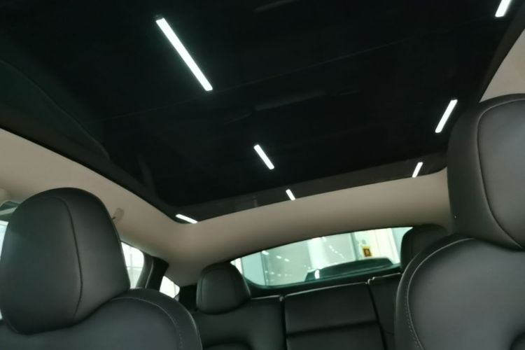Tesla Model Y 2024 car image #18