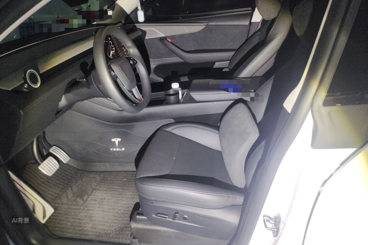 Tesla Model Y 2025 car image #17