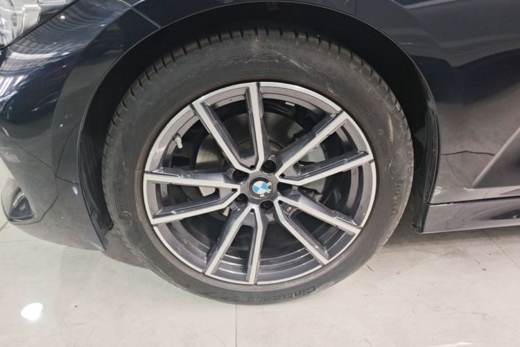 BMW 3 Series 2024 immagine di auto #9