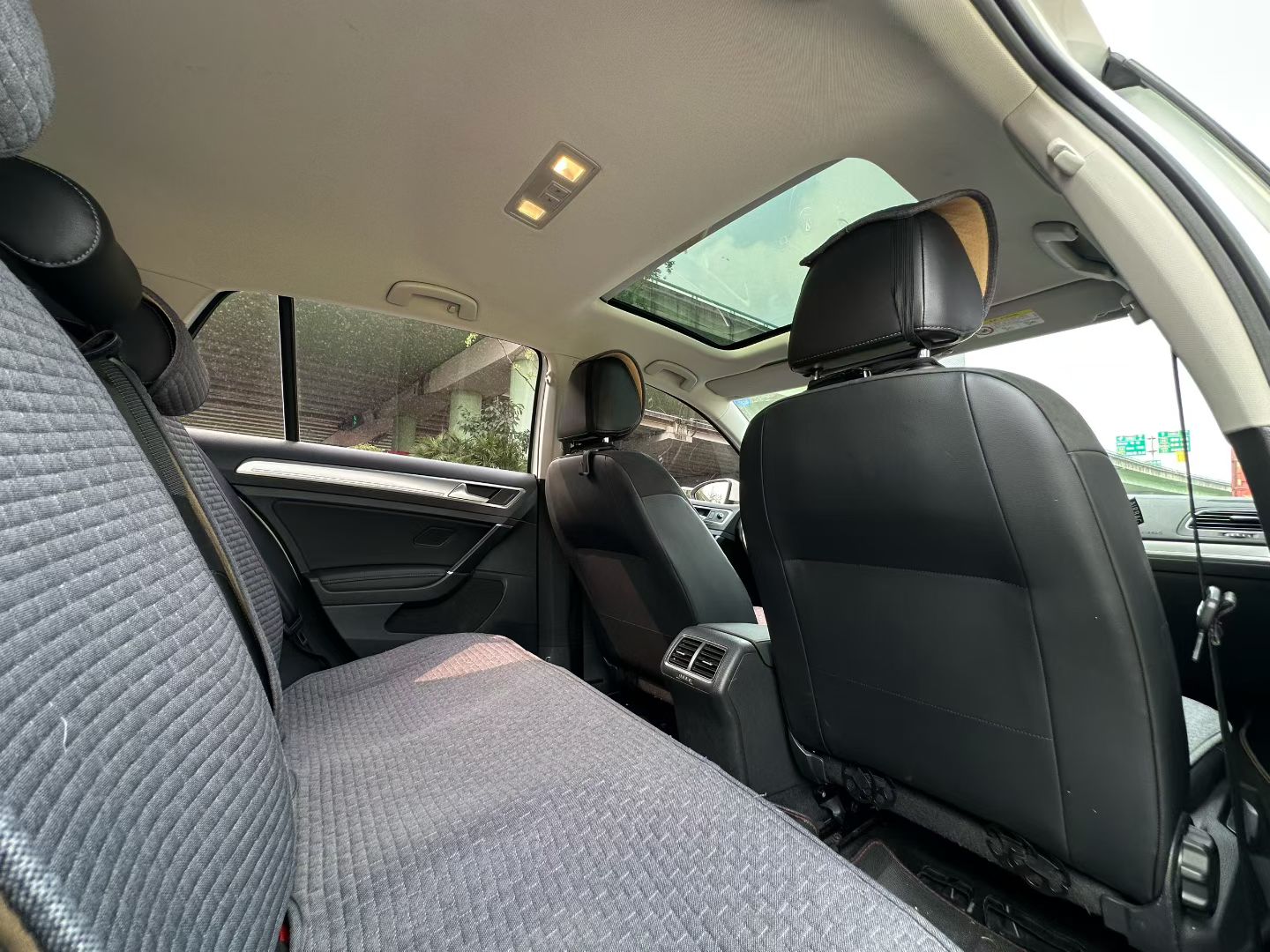 Volkswagen Golf 2018 car image #8