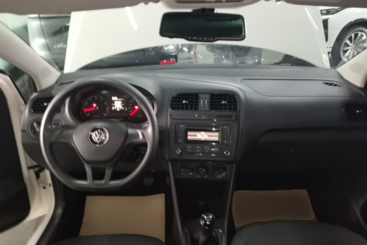 Volkswagen Polo 2015 #10 Volkswagen Polo 2015 car image #10