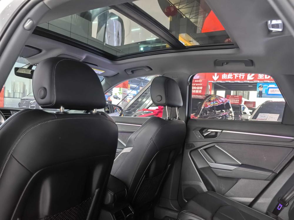 Audi Q3 2023 car image #20