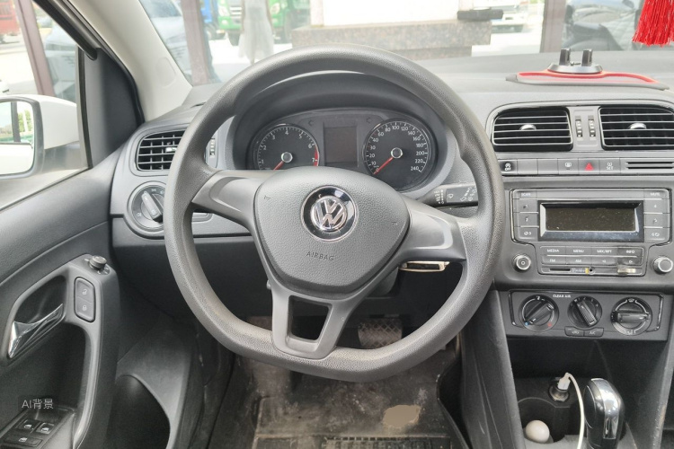 Volkswagen Polo 2019 car image #12