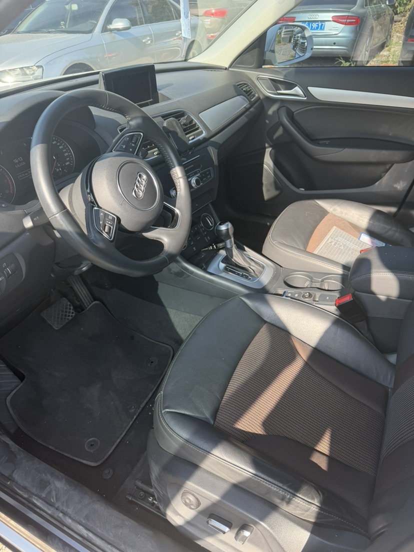 Audi Q3 2019 car image #3