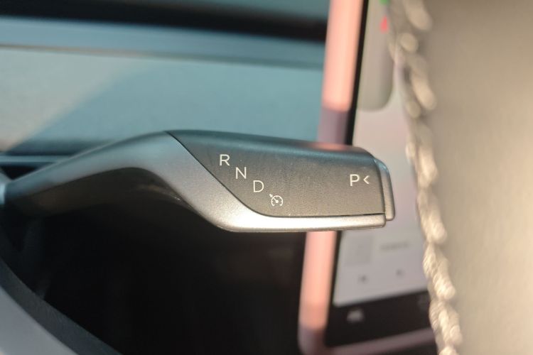 Tesla Model Y 2024 #18 Tesla Model Y 2024 car image #18