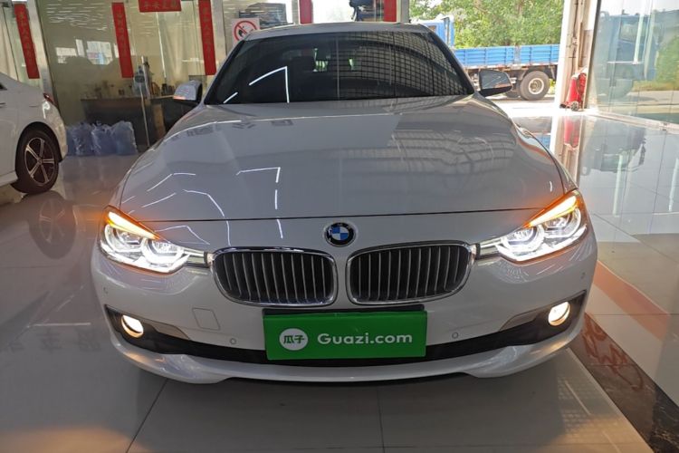 BMW 3 Series 2018 car image #3