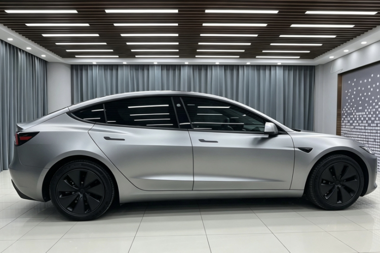 Tesla Model 3 2024 car image #11